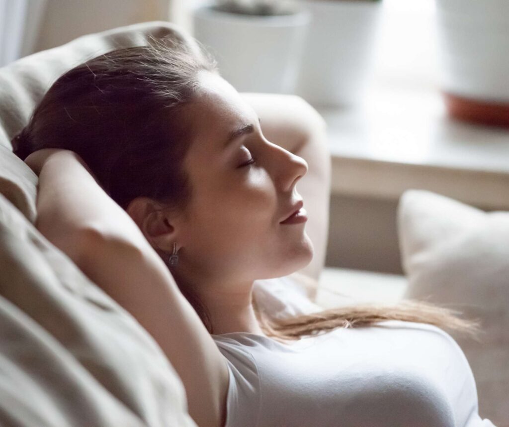 #85 残暑で眠れない夜に。心と体をスッと休める“寝る前5分”のリラックス法